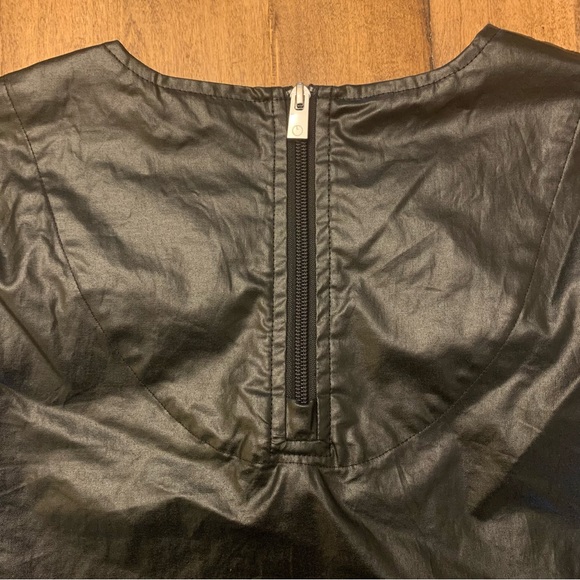 Luxton, waterproof tee - Picture 3 of 5